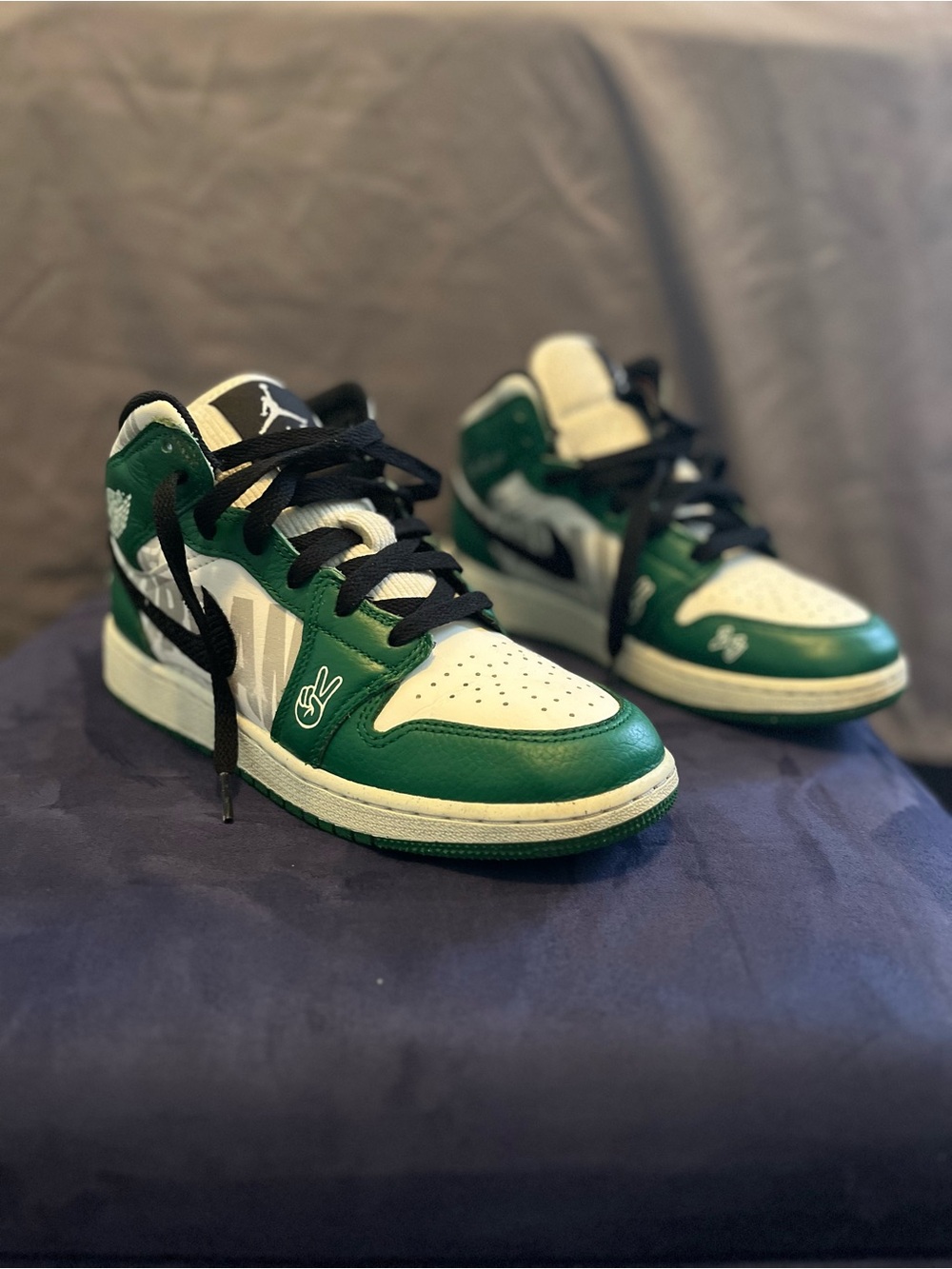 Nike Kids Green, White & Black Low-Top Sneakers Sz 5Y